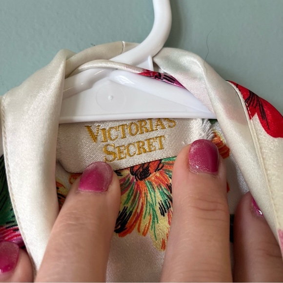 Vintage Gold Label Victoria Secret ivory red floral robe size Large - Picture 8 of 16